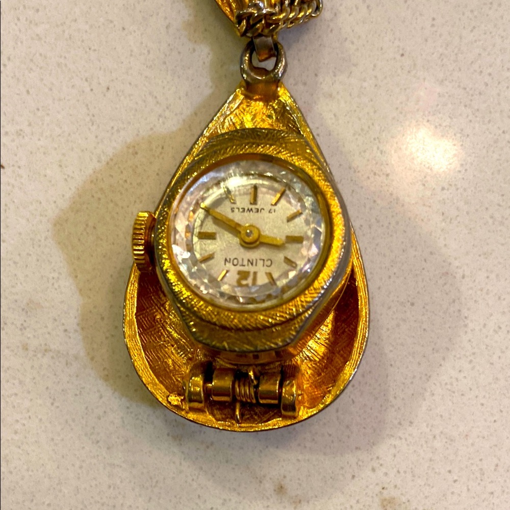 VTG Clinton Watch 17 Jewels Swiss Chain Necklaces w/Crystal Teardrop Stone